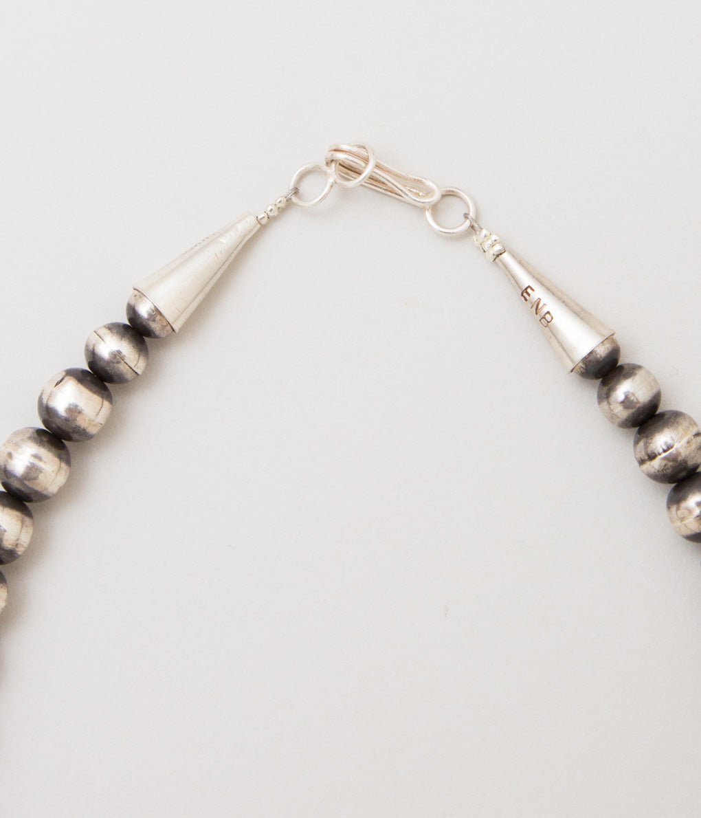 ERICKA NICOLAS BEGAY "NAVAJO PEARL 8mm 40cm"(OXIDAIZED SILVER)