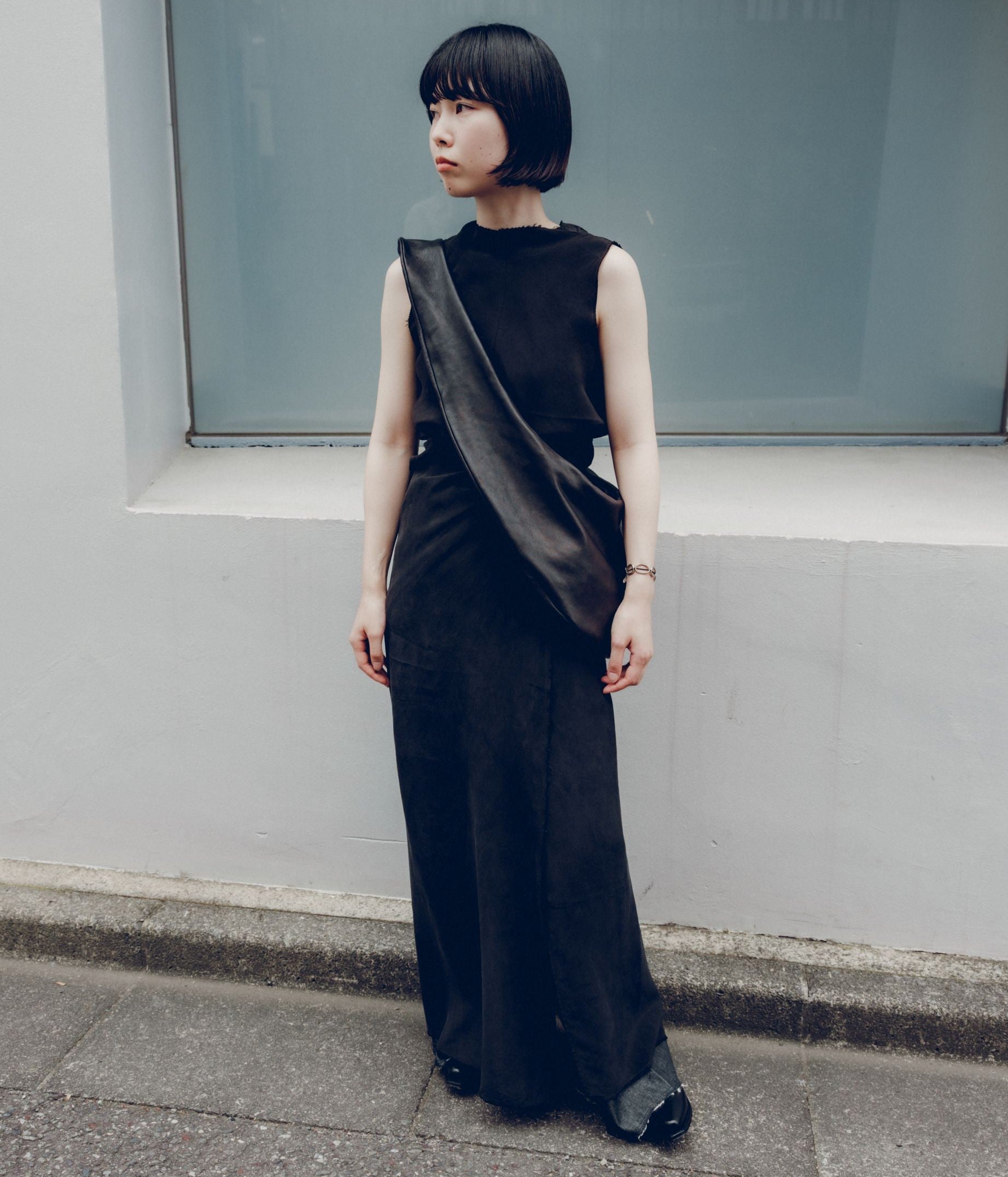 GABRIELA COLL GARMENTS ''NO.322 CUPRO CENTER SEAMS TOP'' (BLACK