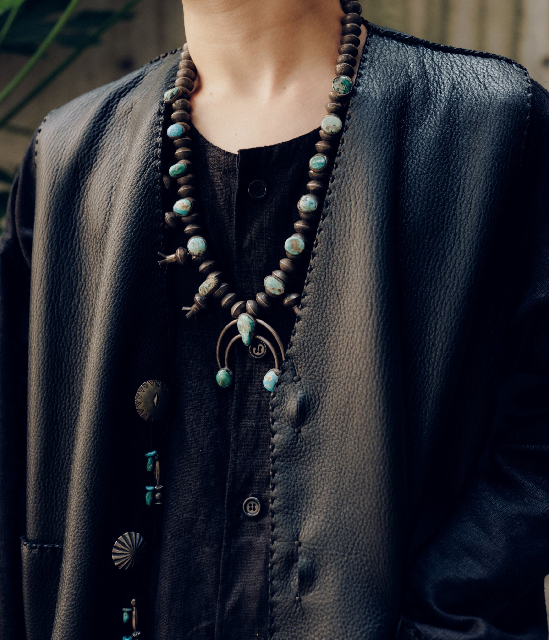 PAM DIETRICH ''DEERSKIN VEST'' (NZ BALACK) – THE STORE BY MAIDENS