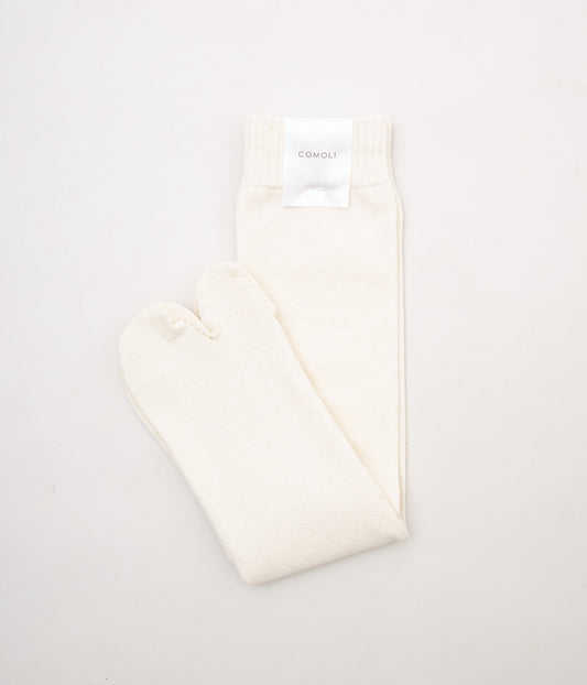 COMOLI "Japanese paper wool tabi socks" (ECRU)