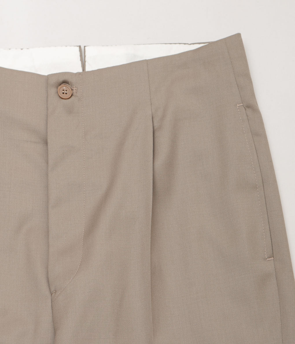 CONNOR MCKNIGHT ''A PLEATED SUITING TROUSER'' (KHAKI)