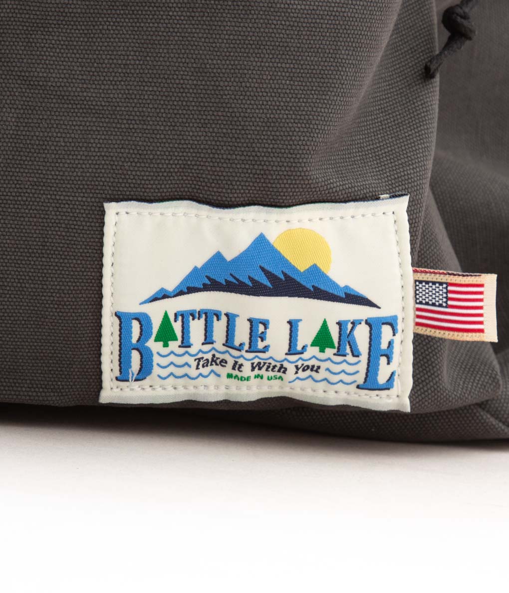 BATTLE LAKE "CANVAS DAY PACK"(GRAPHITE)