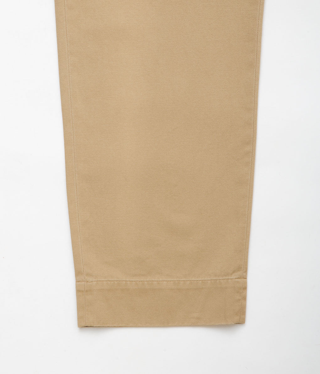 COMOLI''KHAKI チノパンツ''(KHAKI)