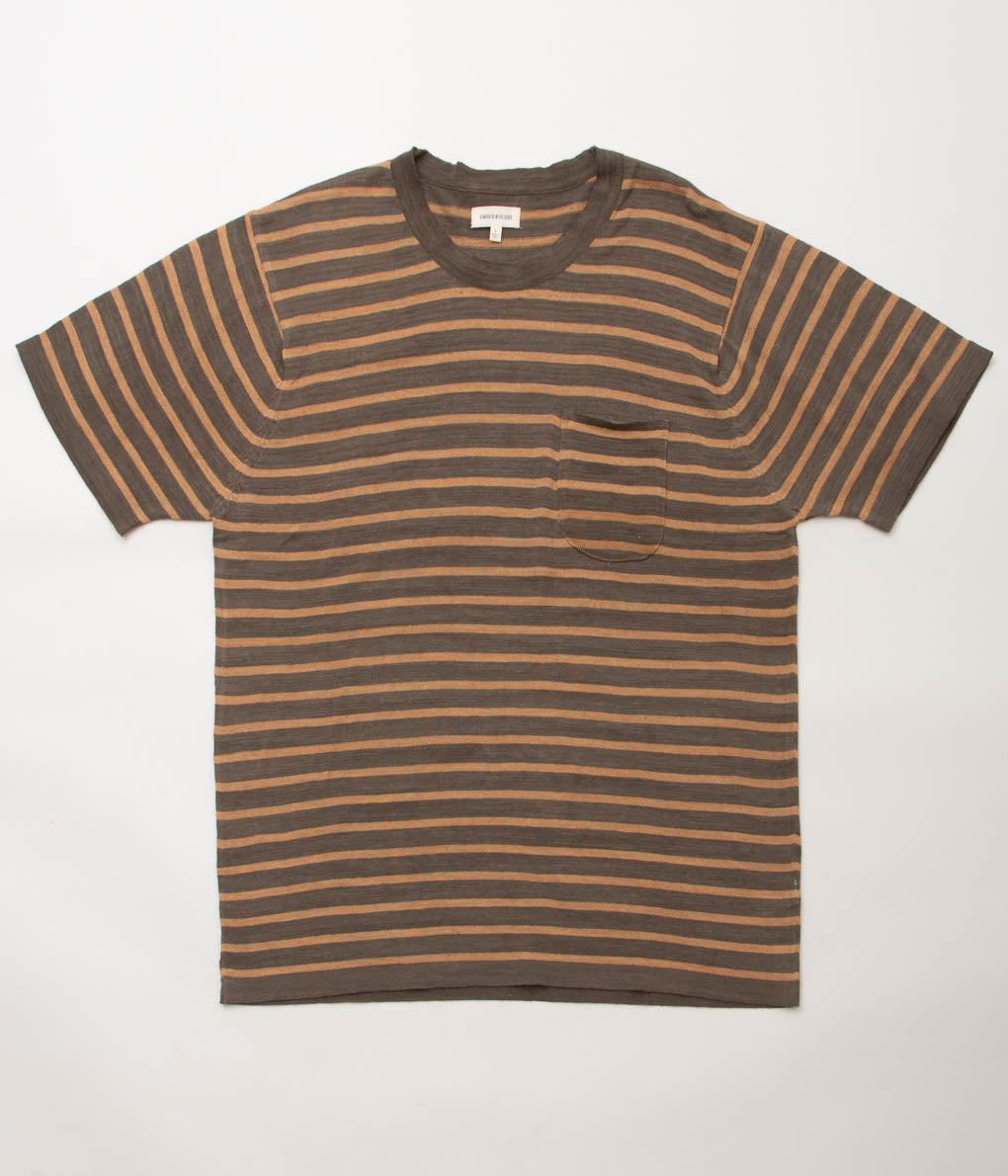 UMBER&OCHRE ''AZAD S/S POCKET FLAT KNIT TEE'' (CAMEL STRIPE)