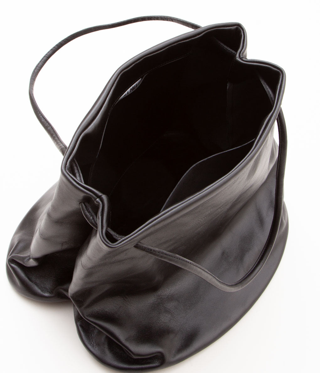 GABRIELA COLL GARMENTS ''NO.17 HOOF BAG'' (BLACK HORSE-HIDE)