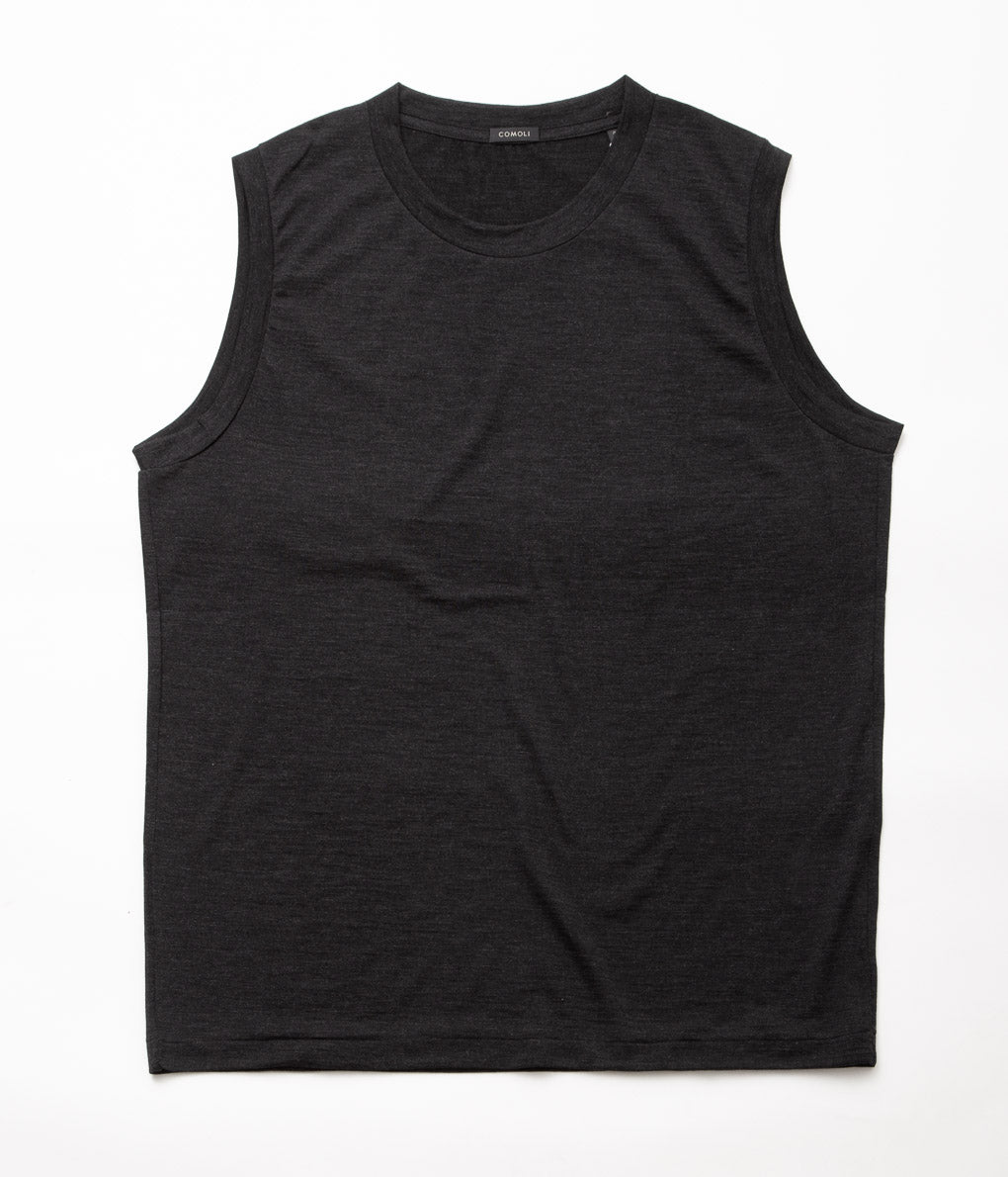COMOLI''サマーウール ノースリーブ''(CHARCOAL) – THE STORE BY MAIDENS