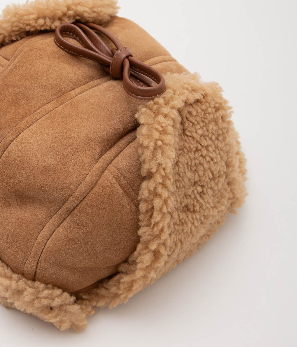 CAWLEY ''SUEDE BACK CURLY HAIR TRAPPER HAT'' (TAN SUEDE)