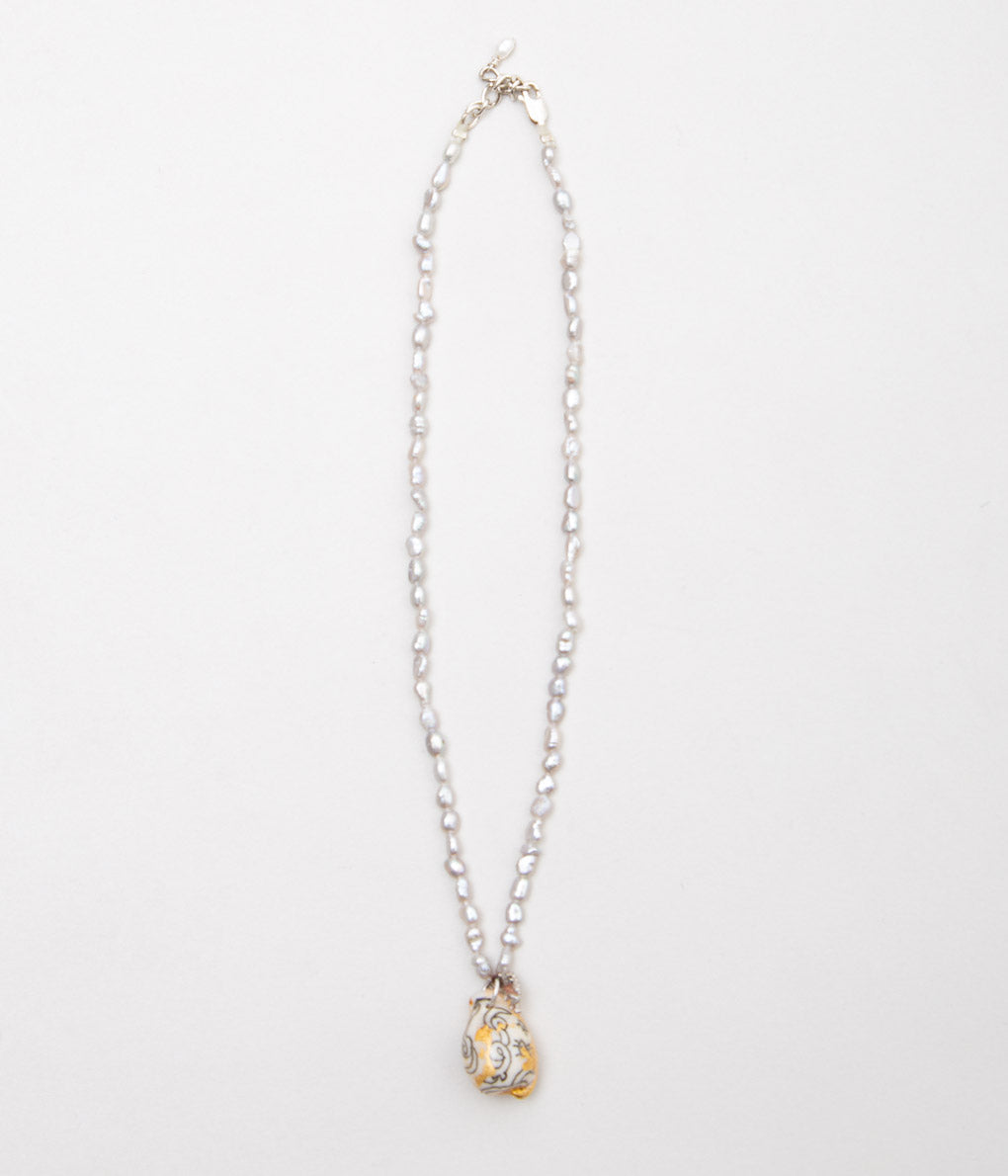 ORNAMENT&CRIME "CREAM SHELL PEARL NECKLACE"(PEARL/ SHELL/SILVER/HAND DRAWING /GOLD LEAF)