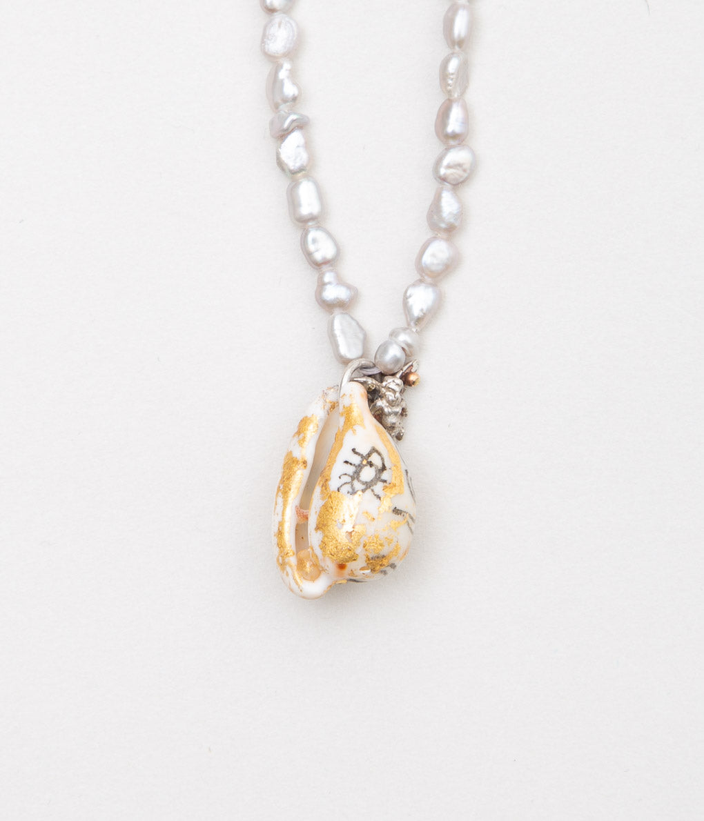 ORNAMENT&CRIME "CREAM SHELL PEARL NECKLACE"(PEARL/ SHELL/SILVER/HAND DRAWING /GOLD LEAF)