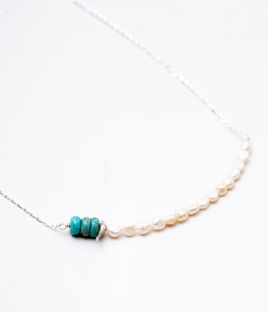DINEH "BLUEBIRD FETISH NECKLACE WITH W/WHITE PEARLS & KINGMAN TURQUOISE "(STERLING SILVER)