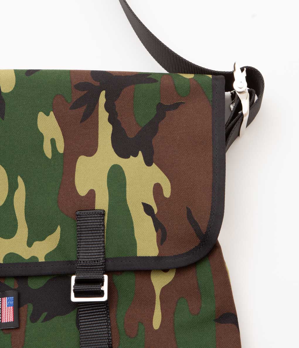 DE MARTINI ''MESSENGERBAG'' (WOODLAND CAMO)