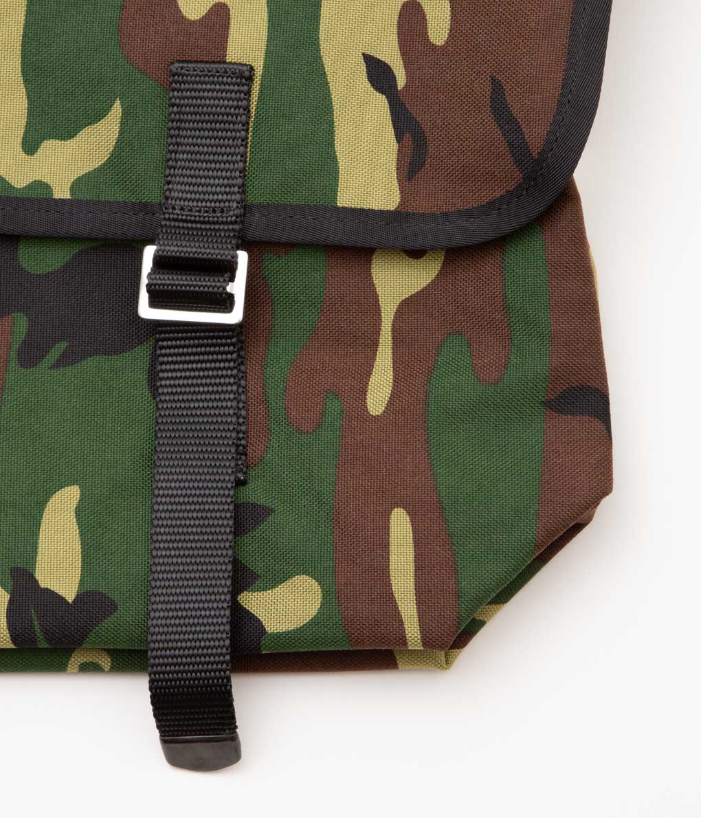 DE MARTINI ''MESSENGERBAG'' (WOODLAND CAMO)