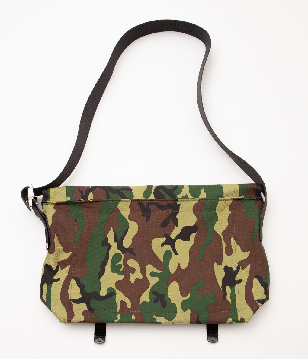 DE MARTINI ''MESSENGERBAG'' (WOODLAND CAMO)