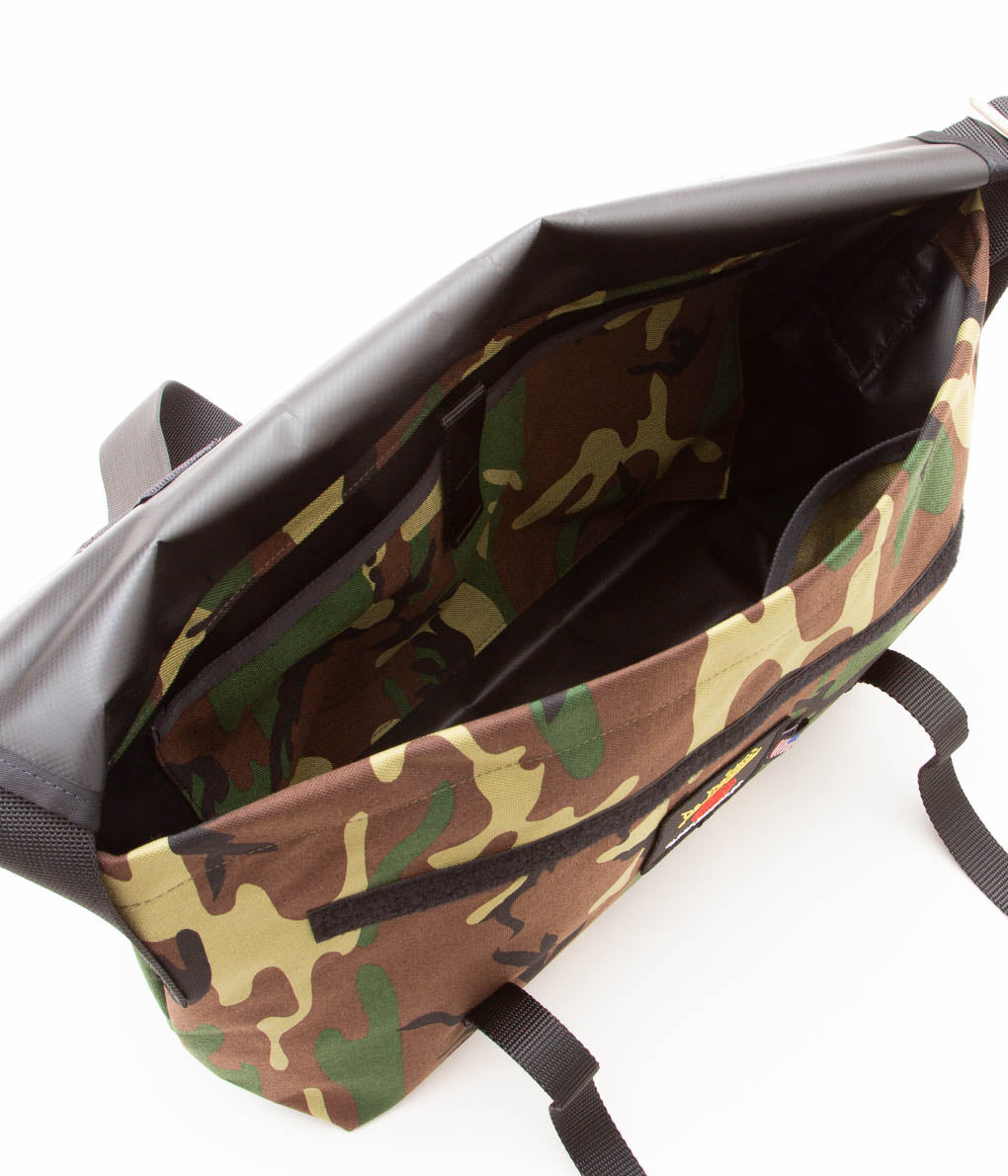 DE MARTINI ''MESSENGERBAG'' (WOODLAND CAMO)