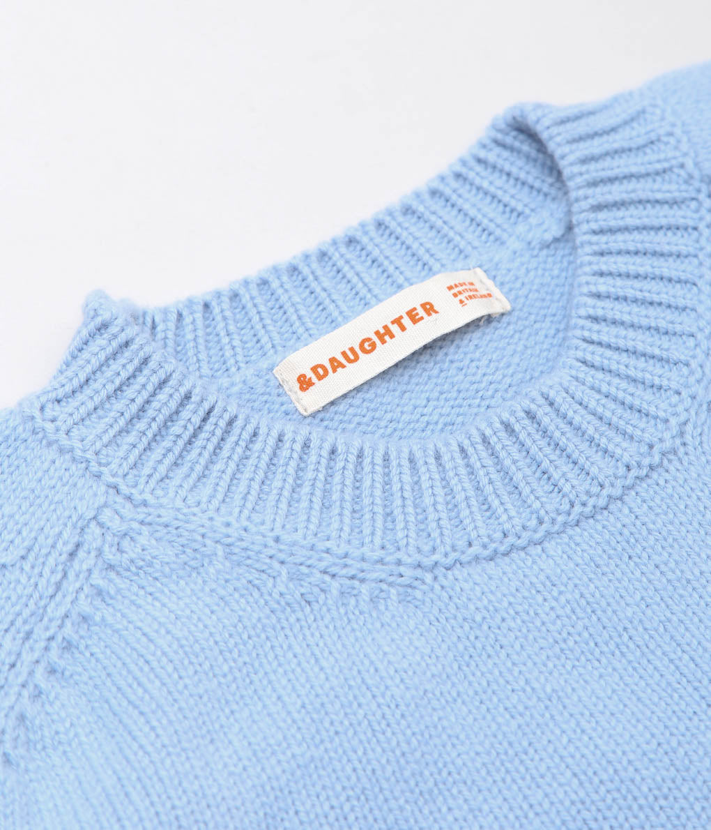 &DAUGHTER ''PLAIN SADDLE SLEEVE CREWNECK'' (PALE BLUE)