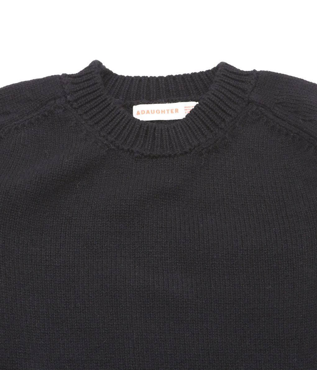 &DAUGHTER ''PLAIN SADDLE SLEEVE CREWNECK'' (BLACK)