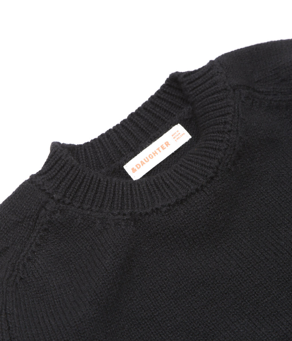 &DAUGHTER ''PLAIN SADDLE SLEEVE CREWNECK'' (BLACK)