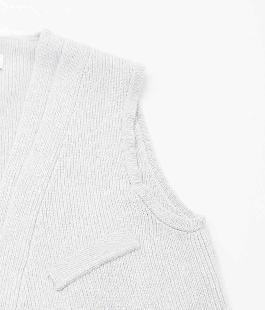 LEA BOBERG''KNITTED V NECK VEST (SCOTTISH LAMBSWOOL)'' (STONE)