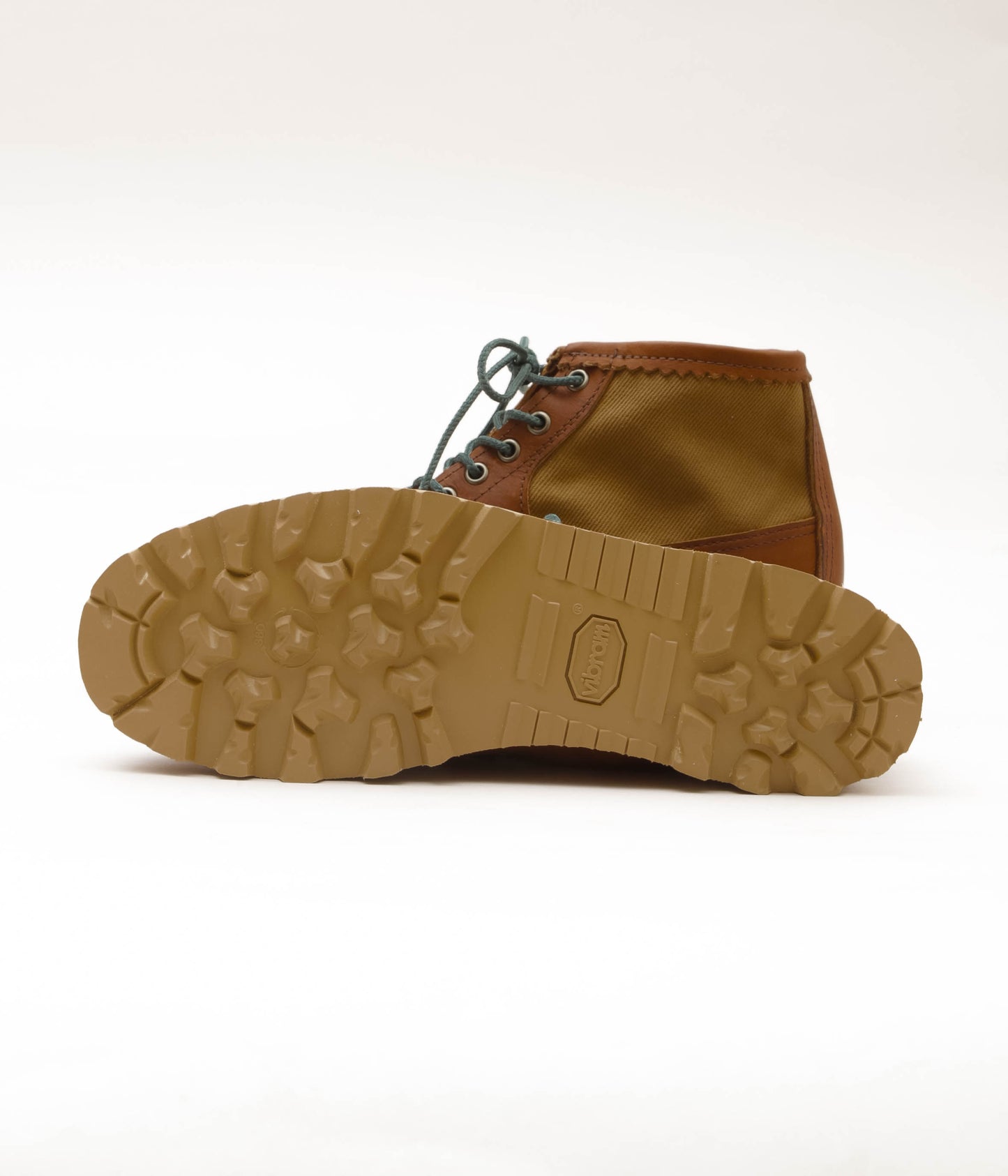 RUSSELL MOCCASIN ''TRAIL BOOT'' (CHESNUT)