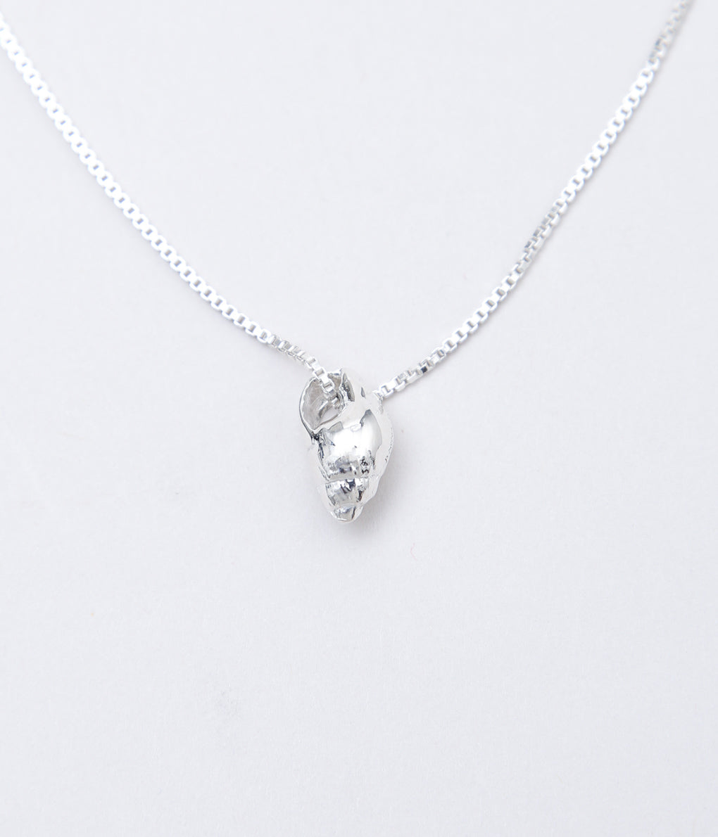 P.NINA ''VENUS PEARL NECKLACE'' (SILVER/BLACK)