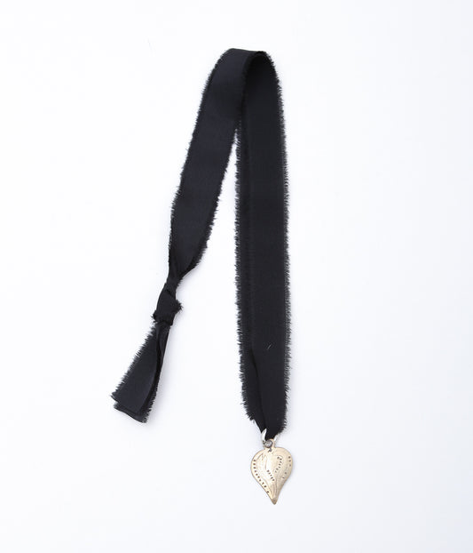 ORNAMENT &amp; CRIME ''HEART WITH RIBBON NECKLACE''(BLASS/SILK BLACK)