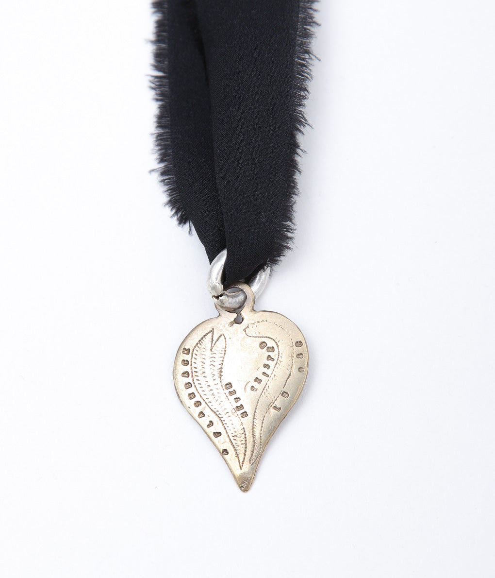 ORNAMENT &amp; CRIME ''HEART WITH RIBBON NECKLACE''(BLASS/SILK BLACK)