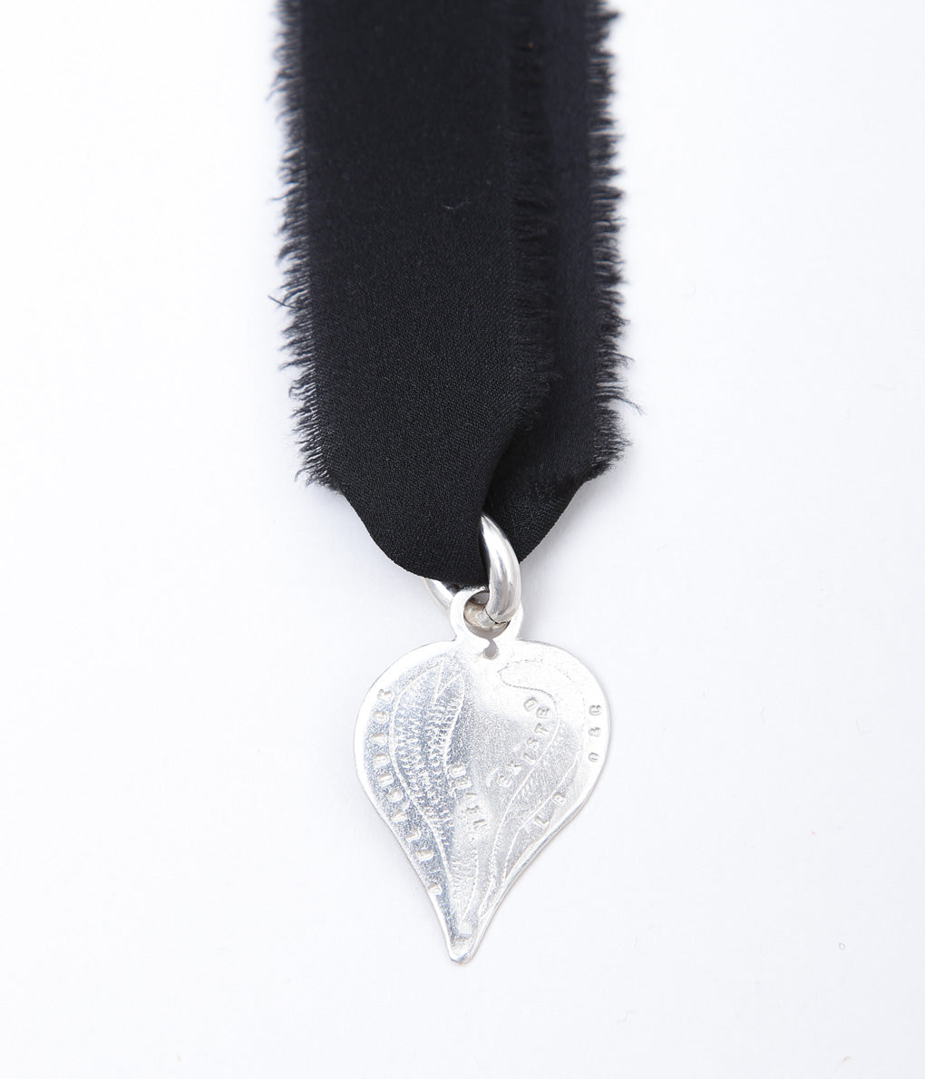 ORNAMENT &amp; CRIME ''HEART WITH RIBBON NECKLACE'' (STERLING SILVER/SILK BLACK)