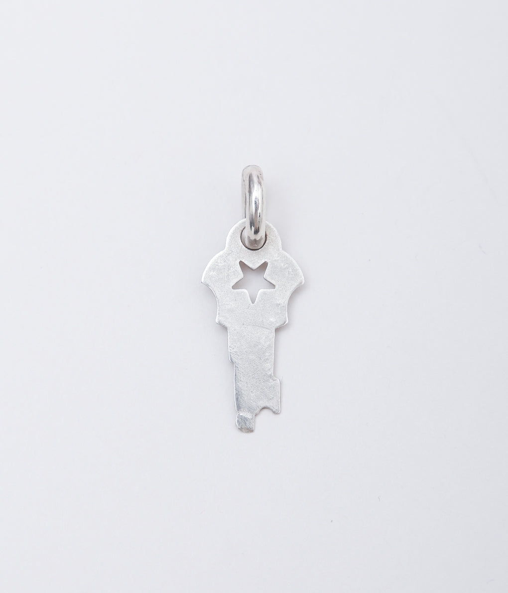 ORNAMENT&CRIME ''CUSTOM KEY CHARM'' (STERLING SILVER)