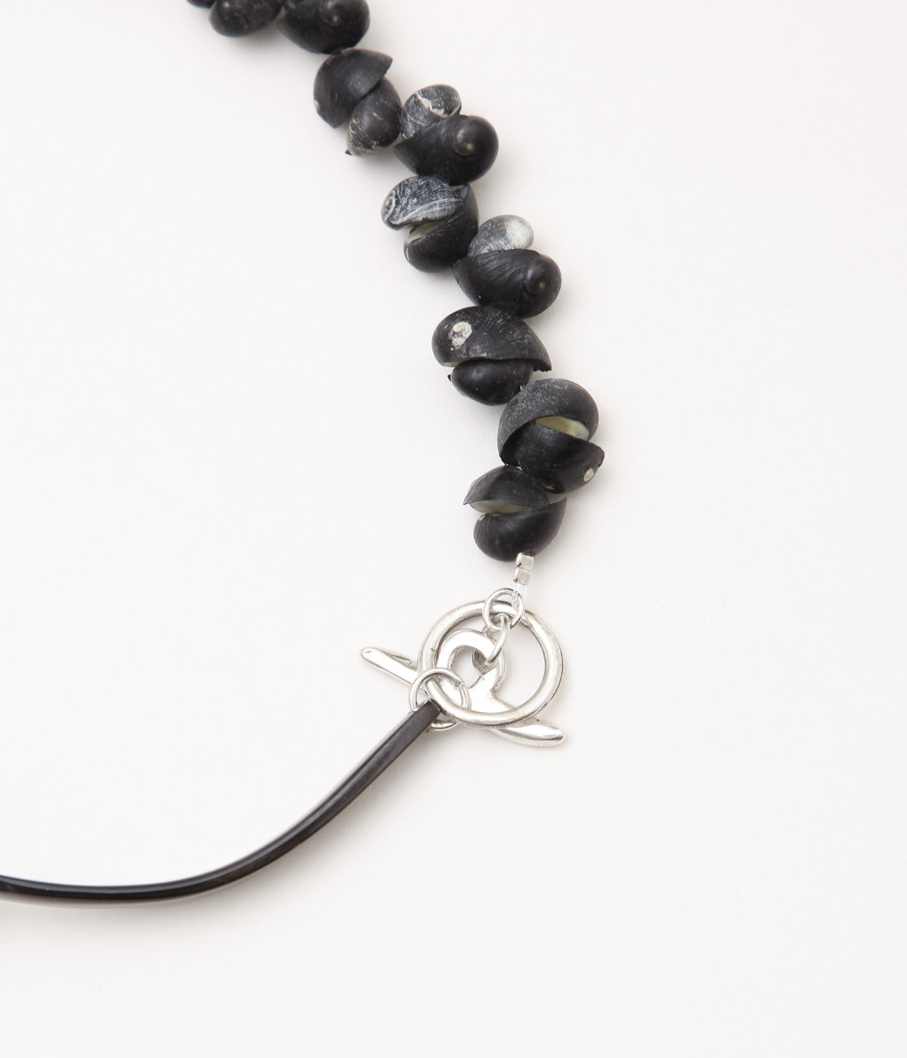 LA CATERINA JEWELRY ''CASORIA NECKLACE'' (BLACK SHELL)