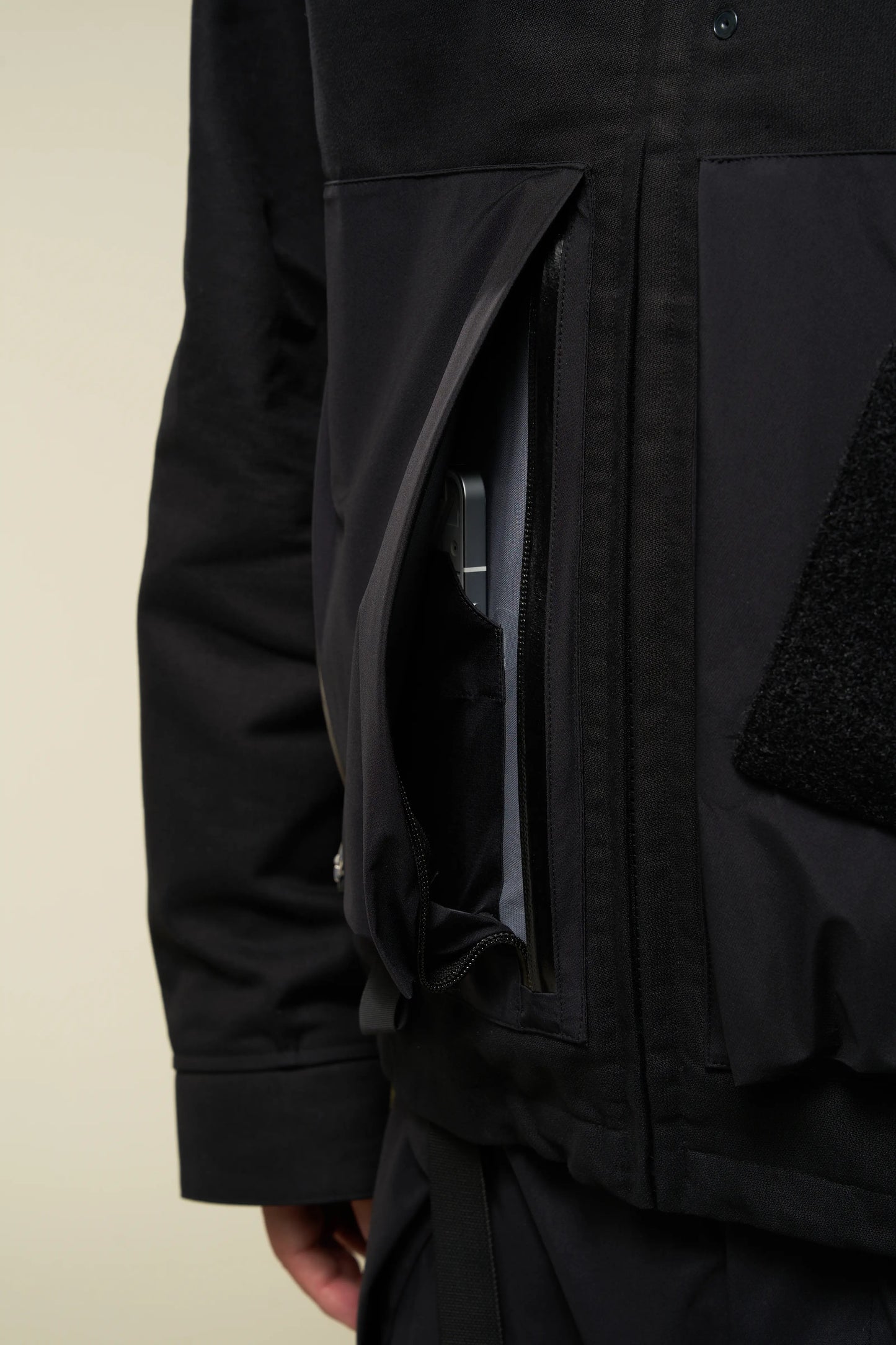 ACRONYM ''J121A-KI RIPSMOLESKIN TECH COACH JACKET'' (BLACK)