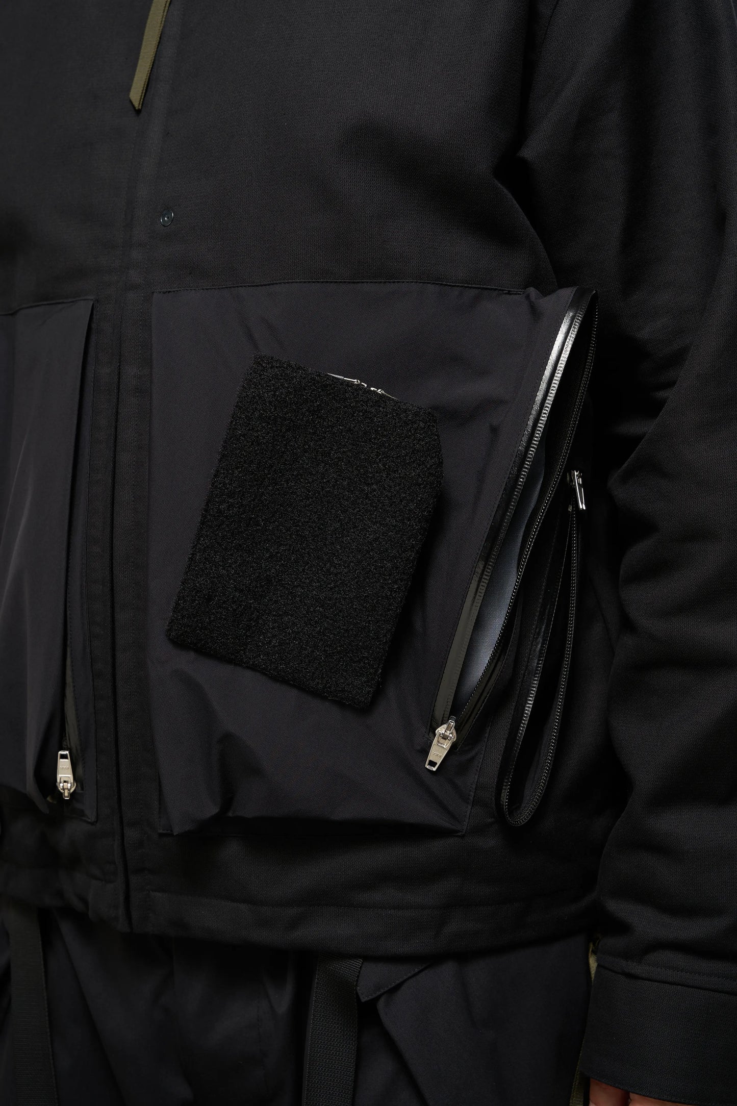 ACRONYM ''J121A-KI RIPSMOLESKIN TECH COACH JACKET'' (BLACK)