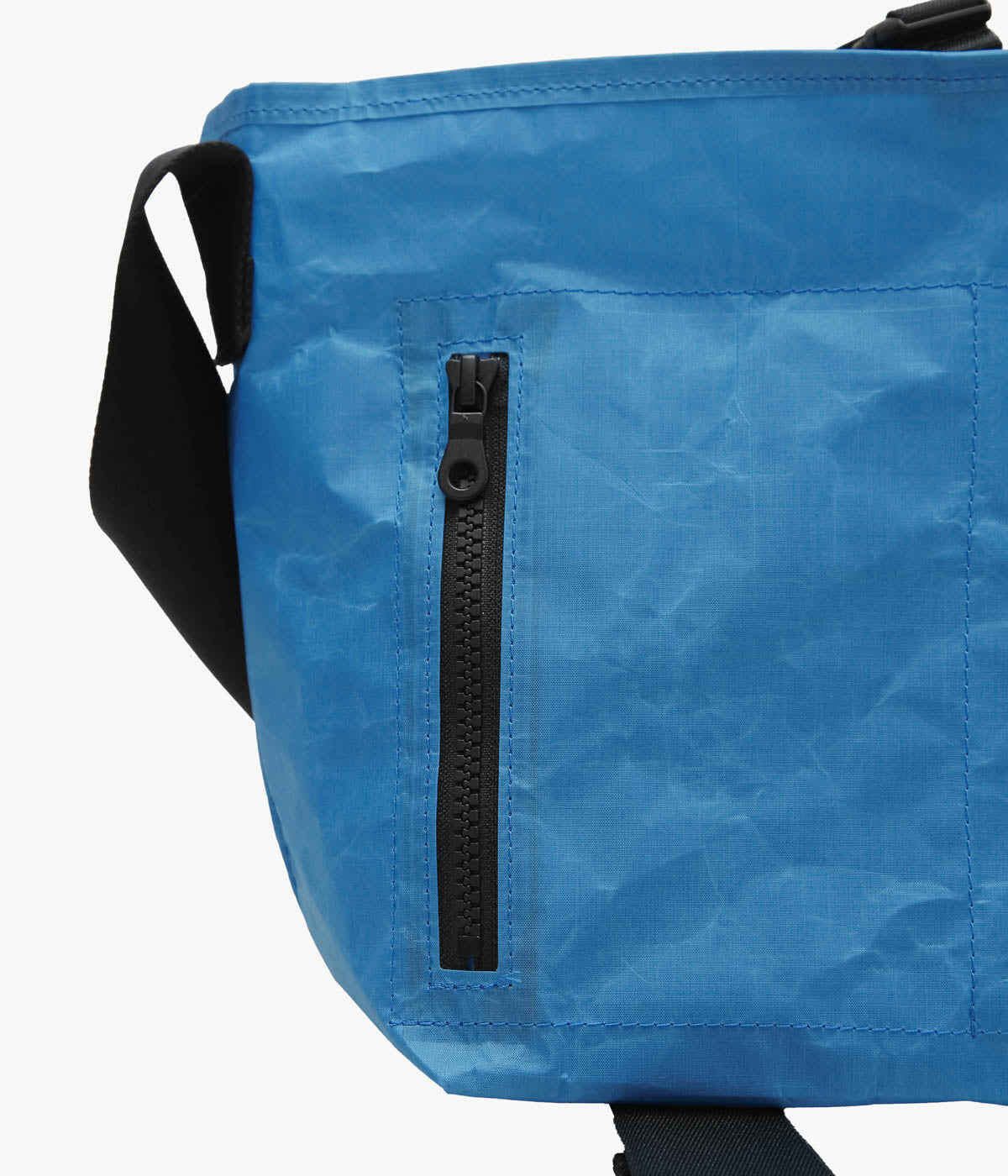 AMIACALVA ''DYNEEMA MESSANGER BAG (S)'' (BLE)