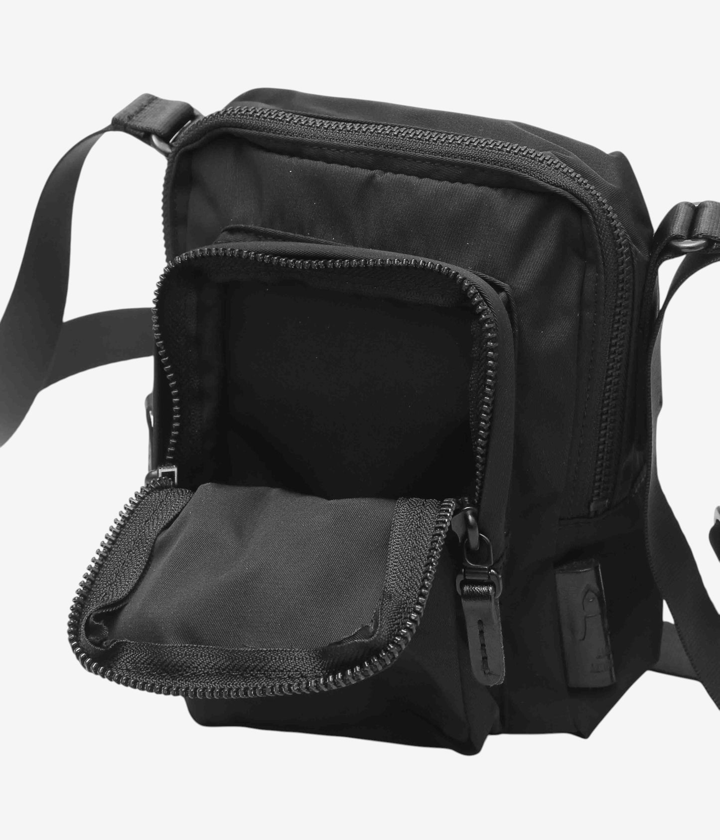AMIACALVA ''GABARDINE WP POCHETTE'' (BLACK)