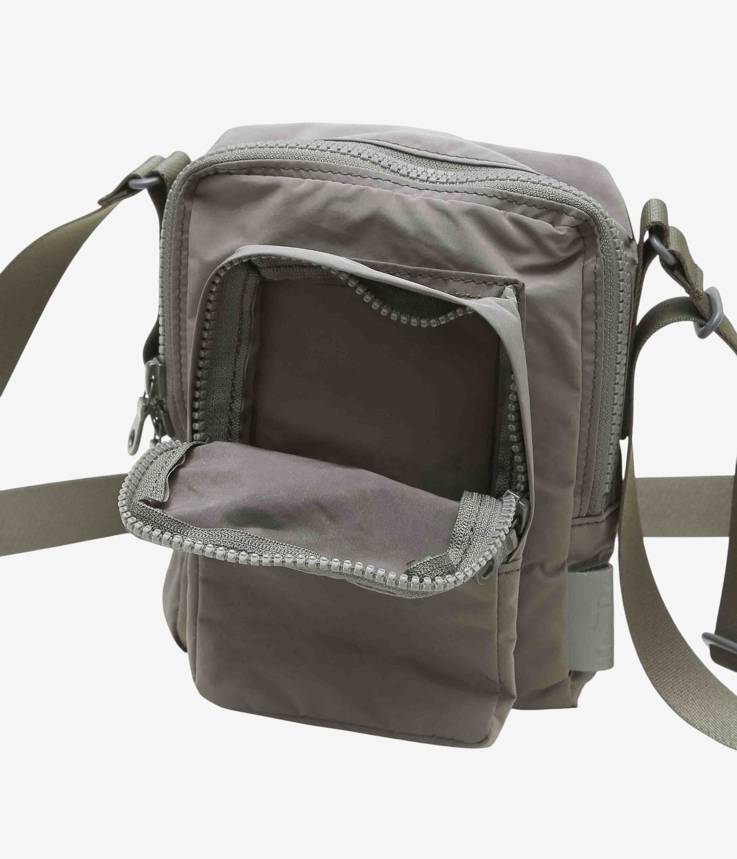 AMIACALVA ''SPLIT YAN WP POCHETTE'' (GRAY)
