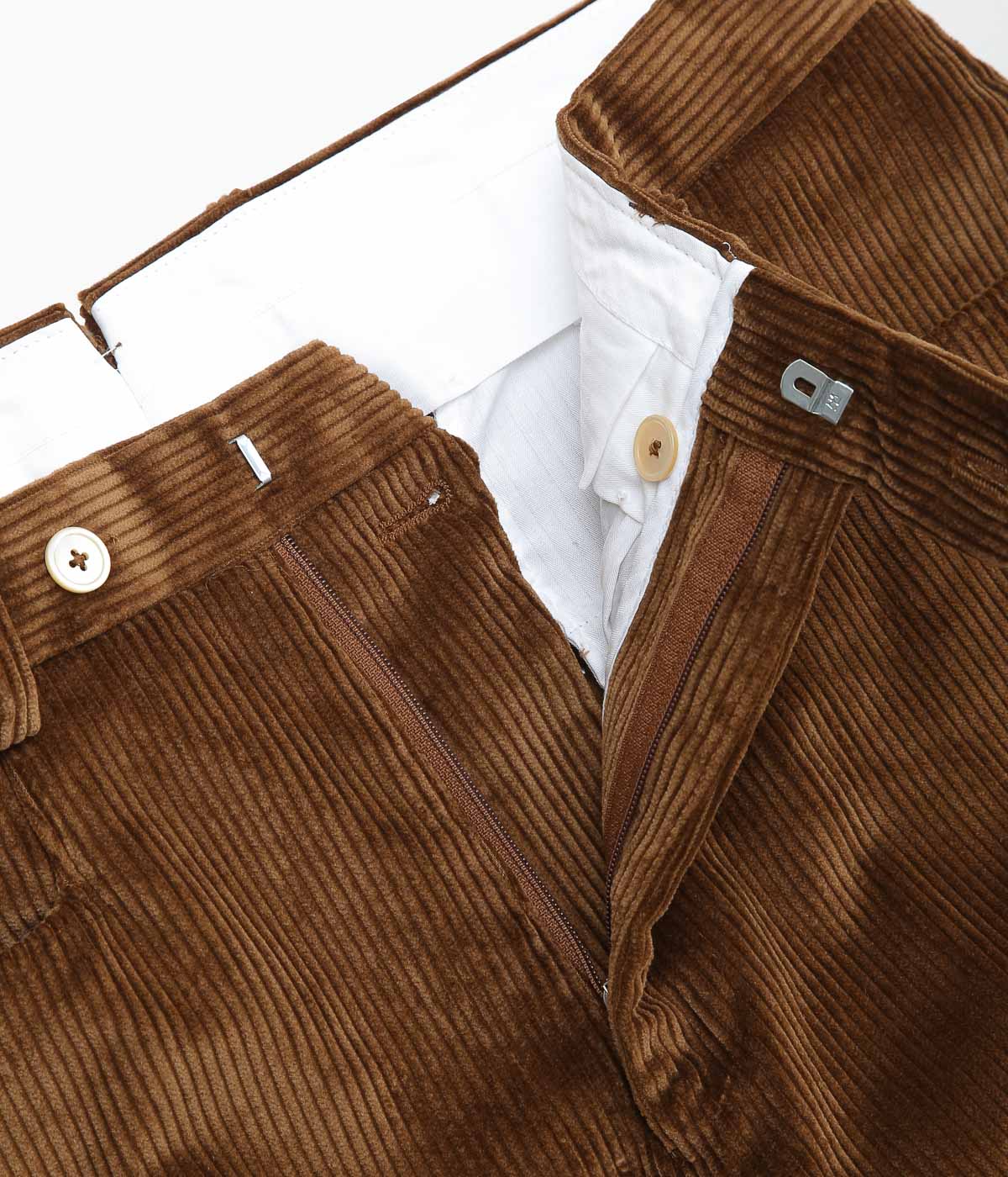BIBOJA ''FLARE NO PLEATS'' (TAN)