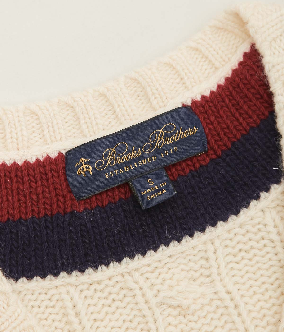 BROOKS BROTHERS ''V NECK CABLE TENNIS SWEATER'' (IVORY)
