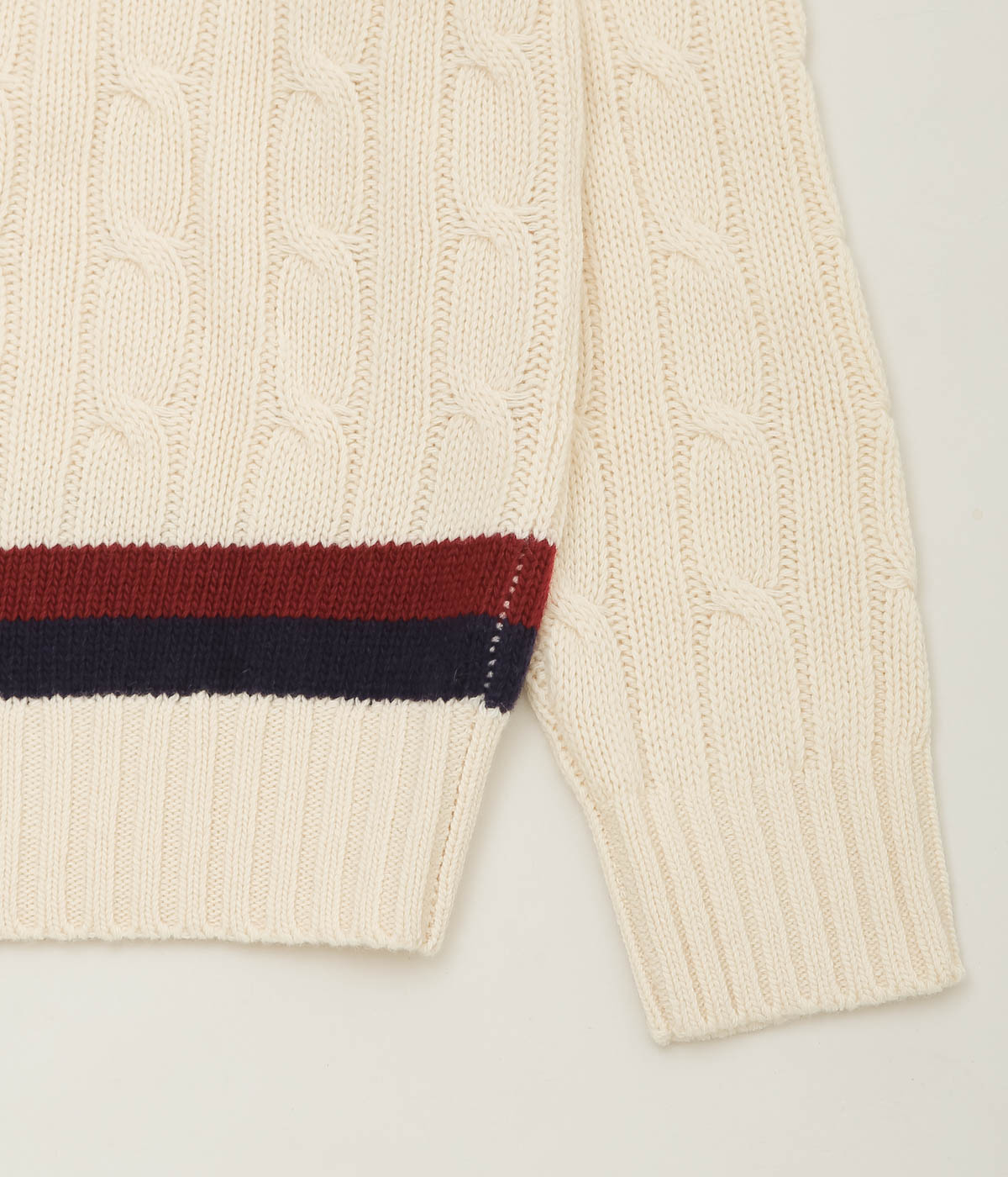 BROOKS BROTHERS ''V NECK CABLE TENNIS SWEATER'' (IVORY)