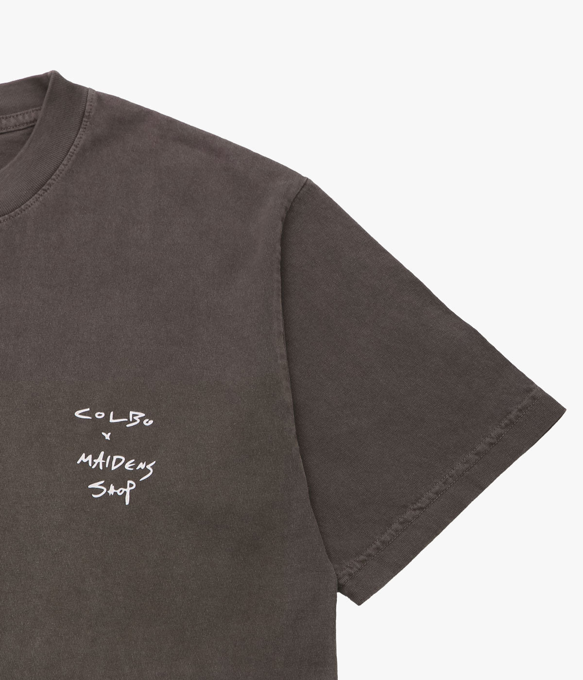 COLBO×MAIDENS SHOP "COLBO×MAIDENS SHOP LOGO T" (BROWN)