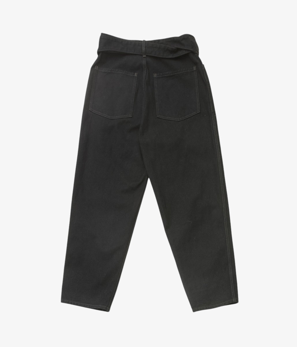 COMOLI ''ブラックデニム ベルテッドパンツ'' (BLACK)