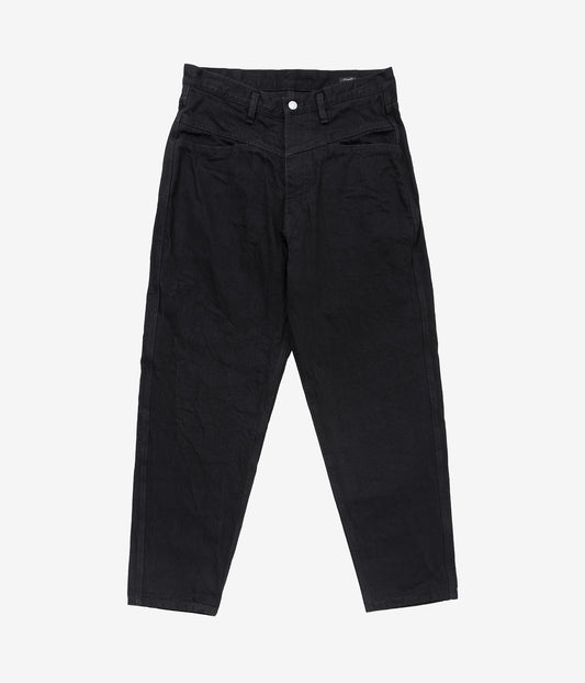 COMOLI ''ブラックデニム テーパードパンツ'' (BLACK)