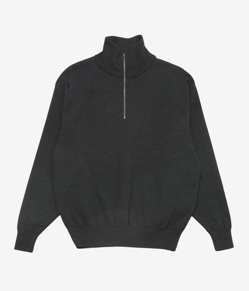 COMOLI ''ウール ハーフジップニット'' (CHARCOAL)
