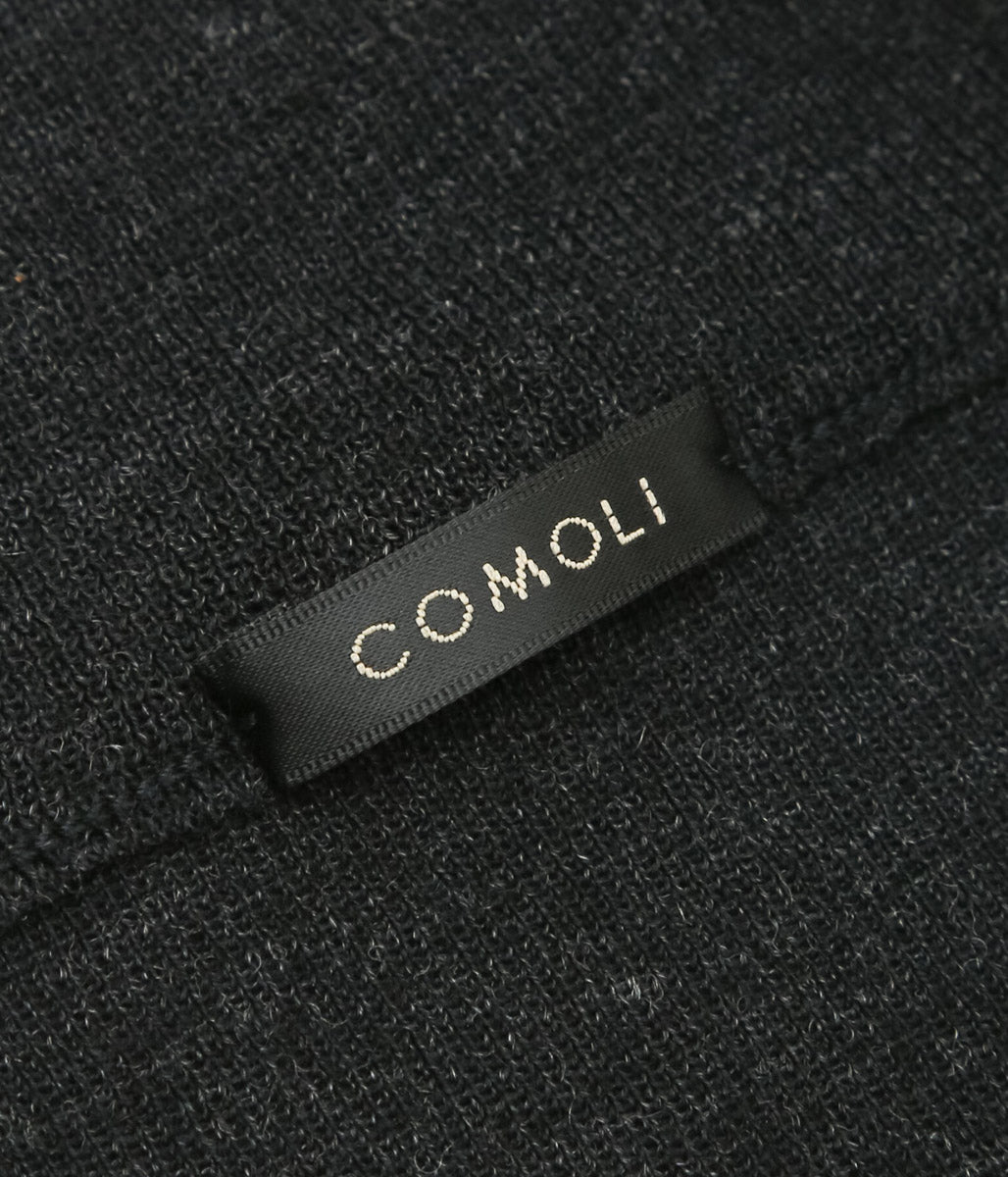 COMOLI ''ウール ハーフジップニット'' (CHARCOAL)