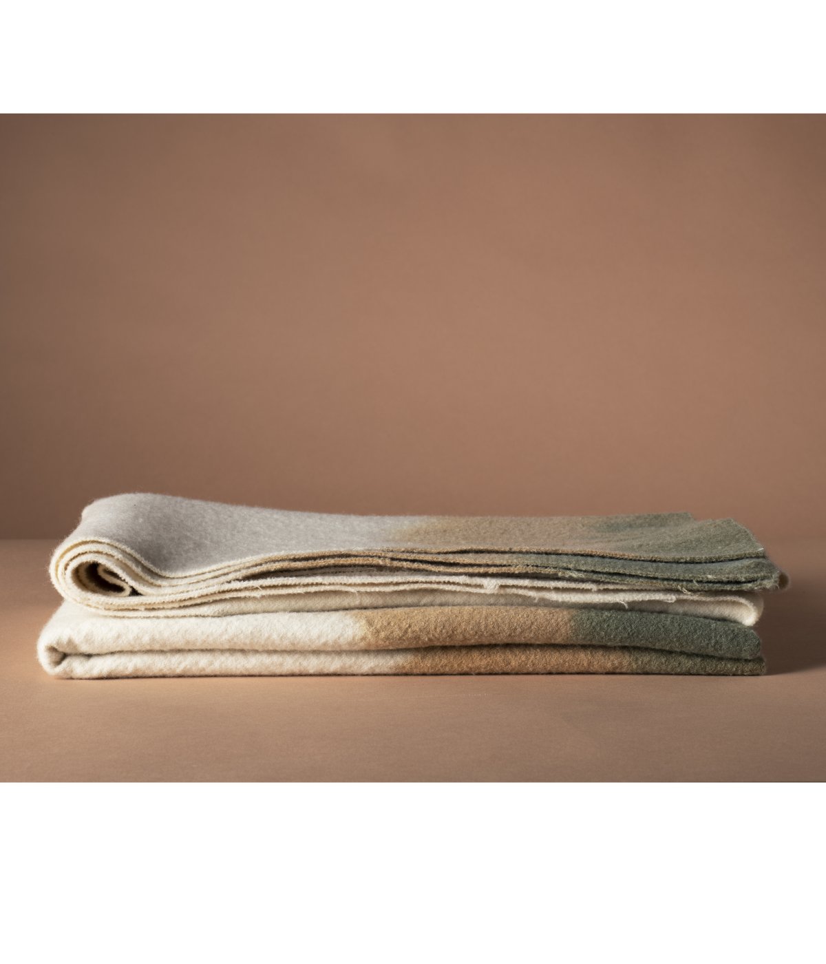 SEYA. ''AMAMI ISLAND VEGETABLE BLANKET'' (INDIGO)