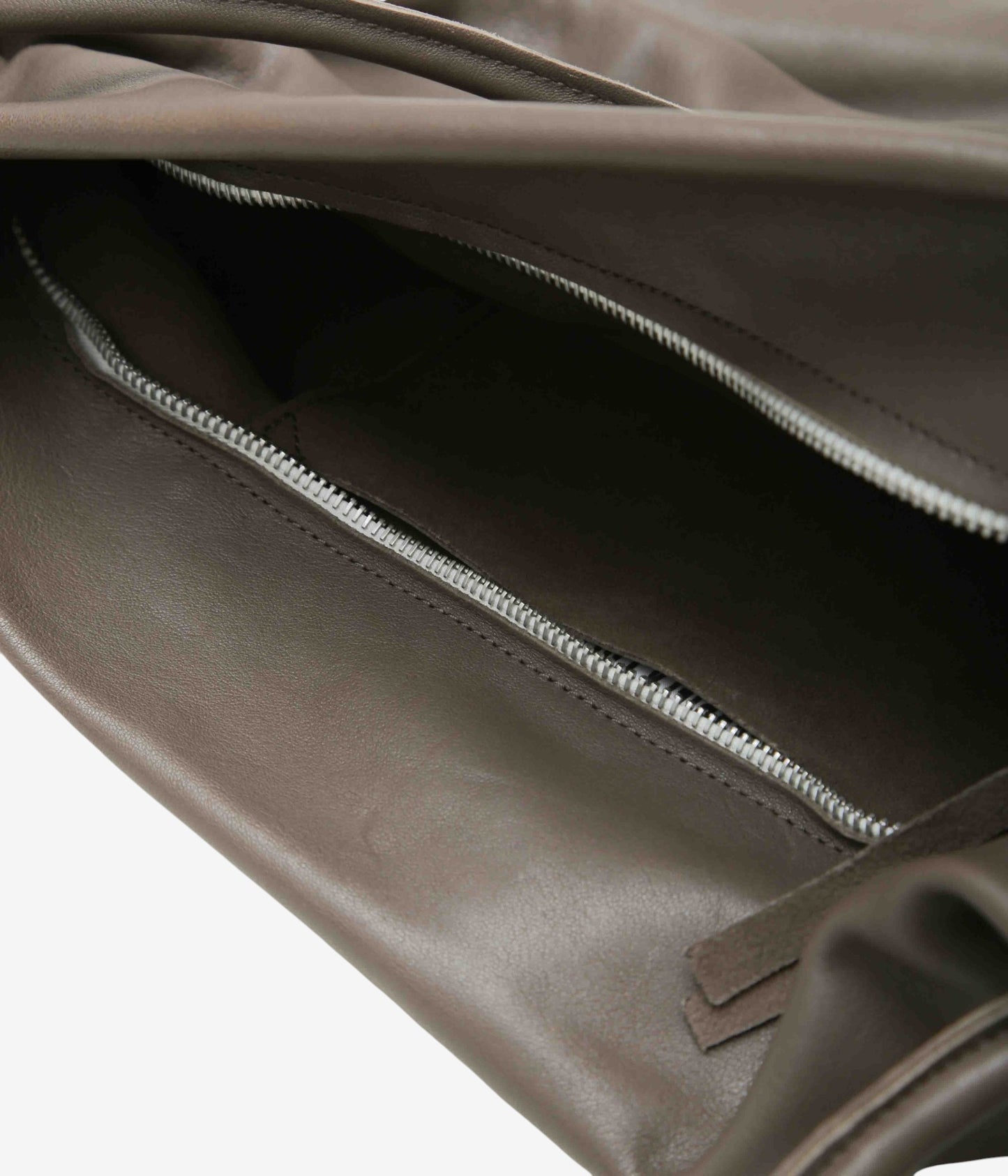 GABRIELA COLL GARMENTS "NO.131 LEATHER GATHERED CROSSED BAG" (DUST)
