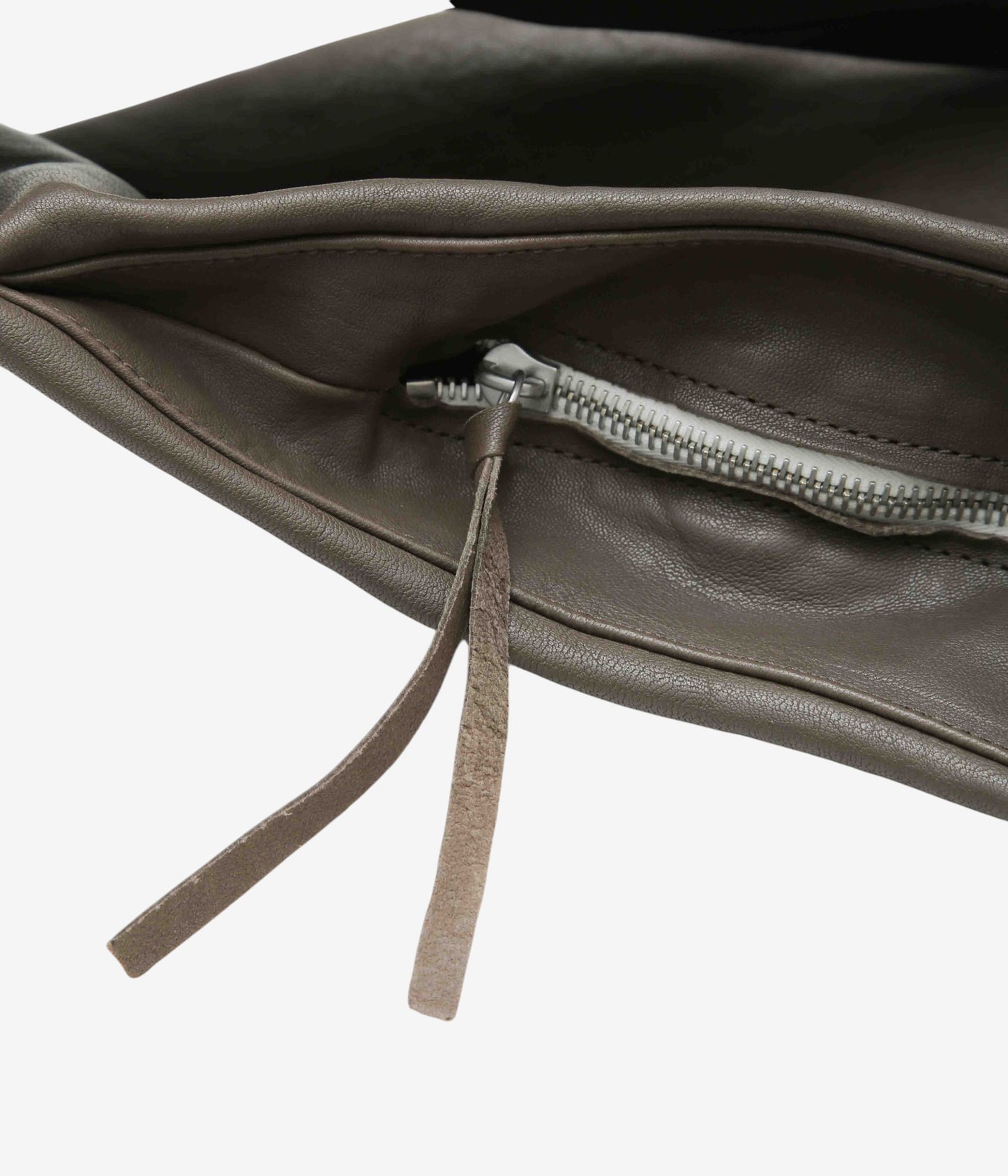 GABRIELA COLL GARMENTS "NO.250 LEATHER CROSSED BAG" (DUST)