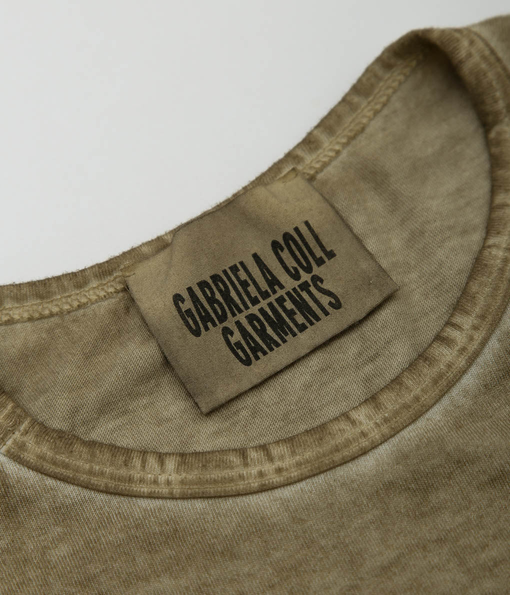 GABRIELA COLL GARMENTS ''NO.33 ORGANIC COTTON SLEEVELESS T-SHIRT'' (OFF GREEN)