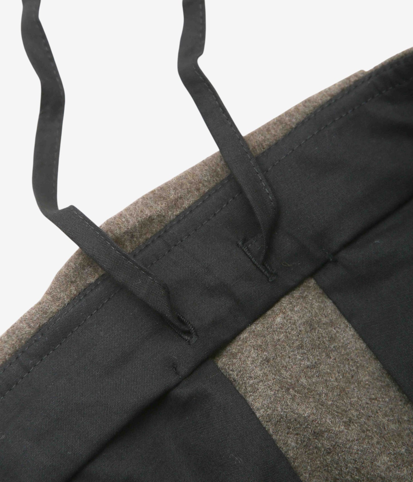 GABRIELA COLL GARMENTS "NO.342 HEAVY WOOL CROSSED SHORT TROUSERS" (DUST)