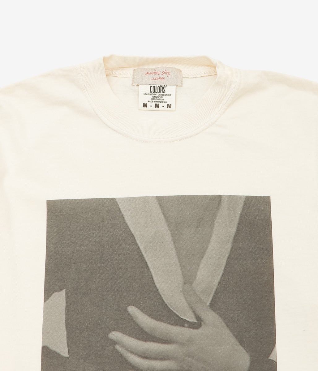GEORGIA O'KEEFFE ''L/S T-SHIRT "HANDS 1917"'' (IVORY)