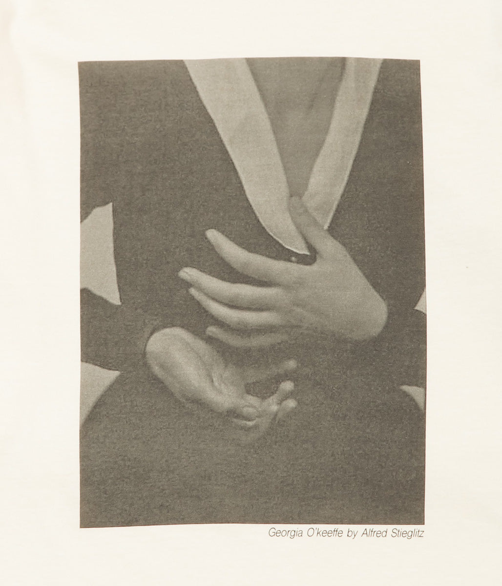 GEORGIA O'KEEFFE ''L/S T-SHIRT "HANDS 1917"'' (IVORY)