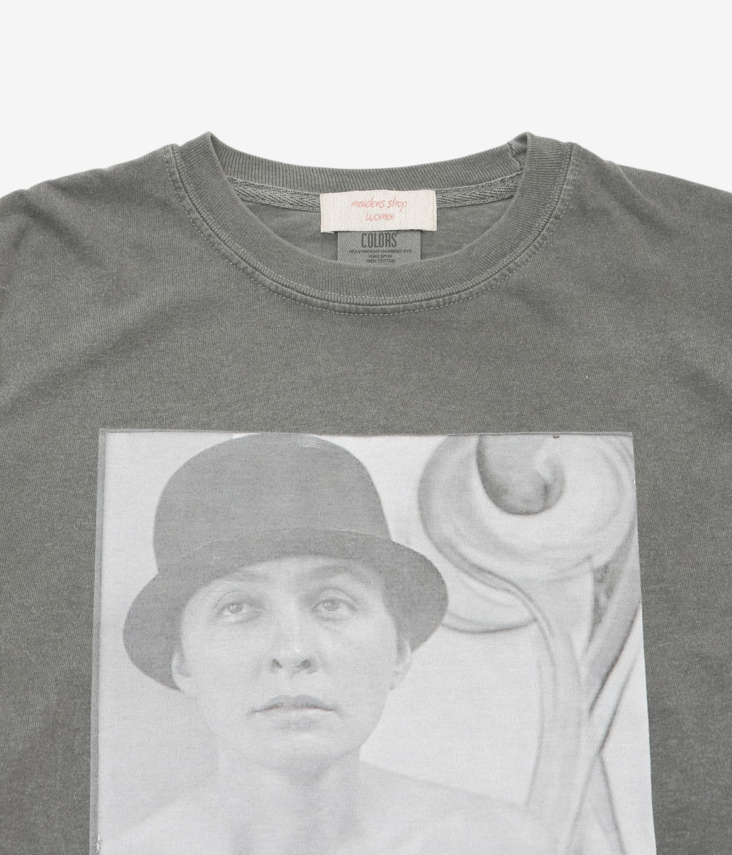 GEORGIA O'KEEFFE ''L/S T-SHIRT "O'KEEFFE 1918"'' (BLACK)